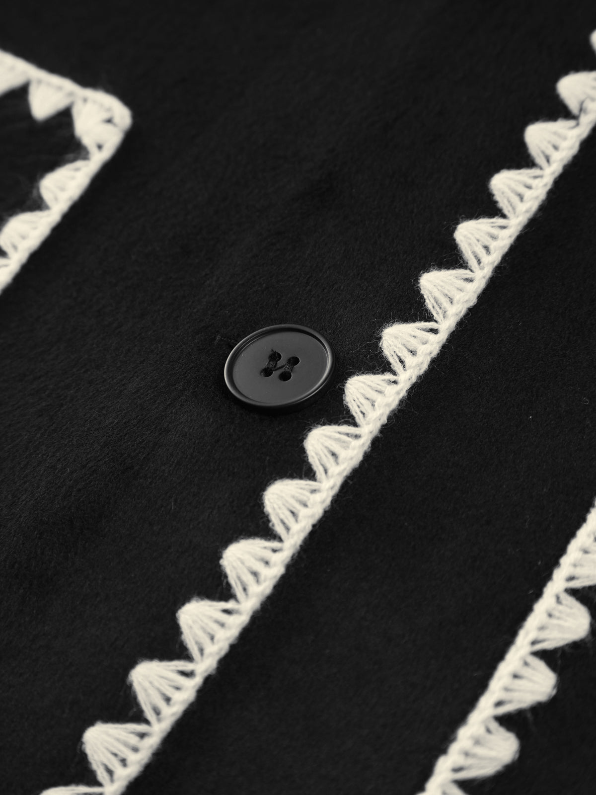 Jaqueta com Acabamento Contrastante e Cachecol