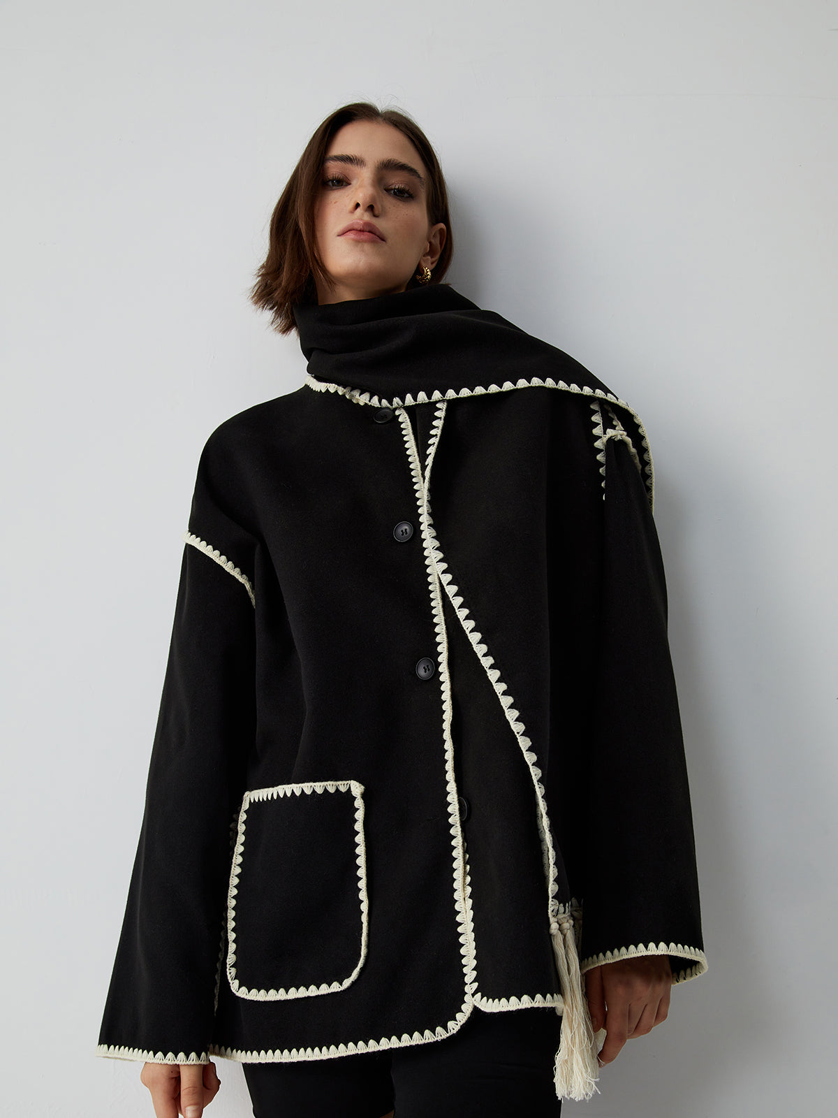 Jaqueta com Acabamento Contrastante e Cachecol