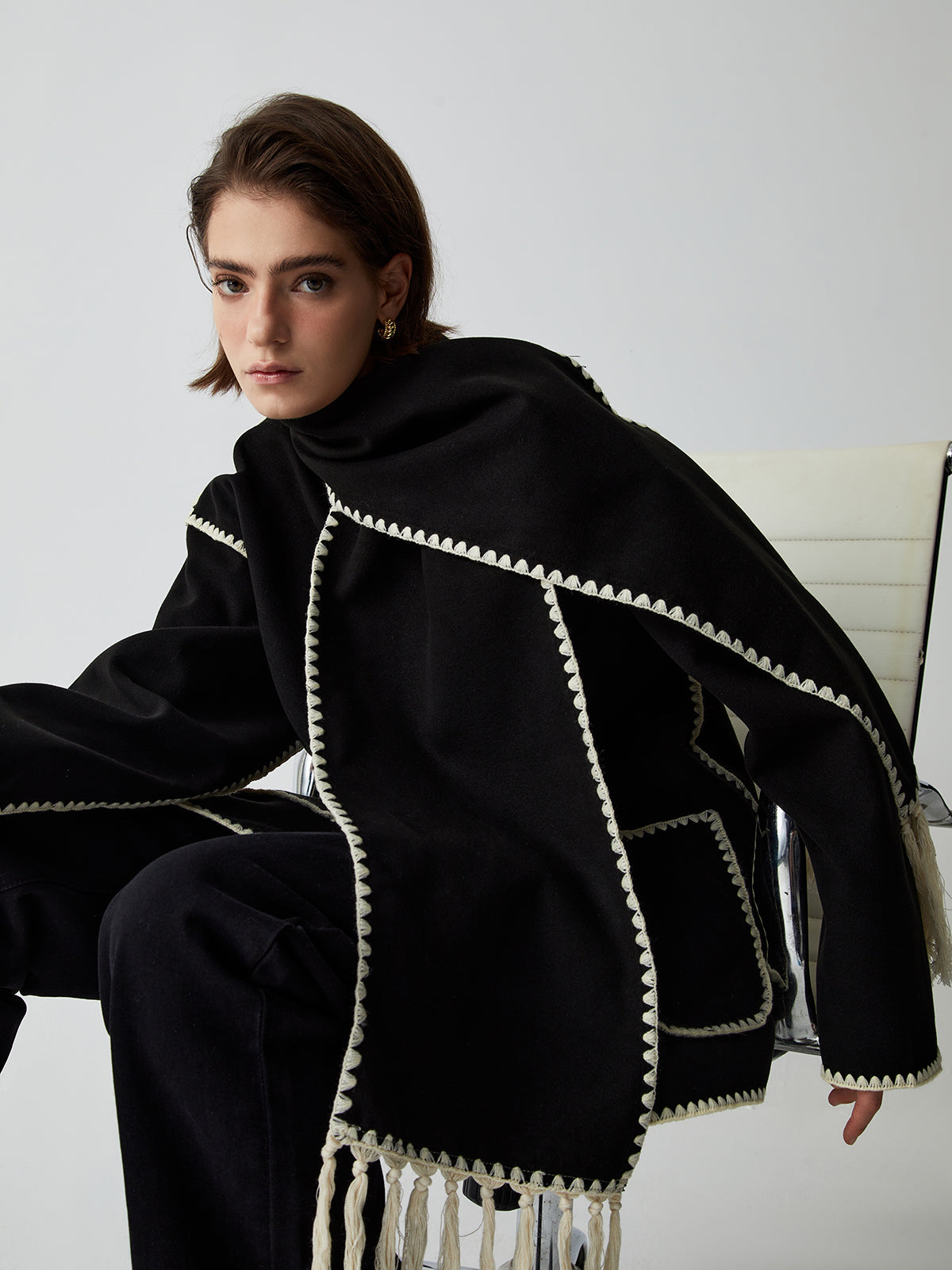 Jaqueta com Acabamento Contrastante e Cachecol