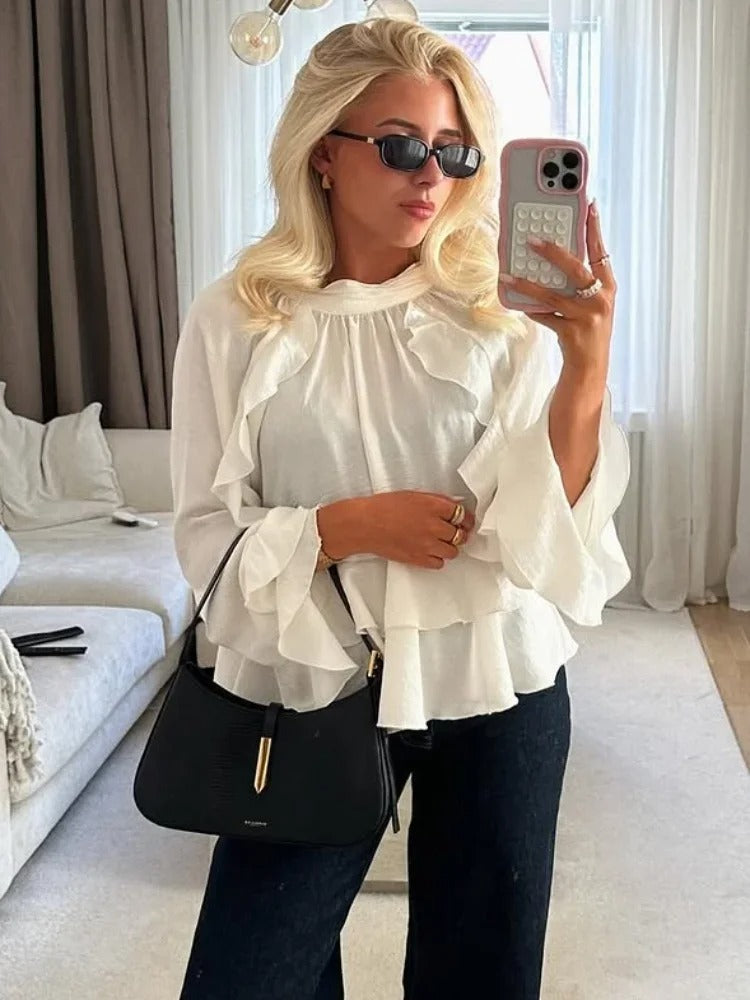 Blusa Romântica com Babados e Mangas Amplas