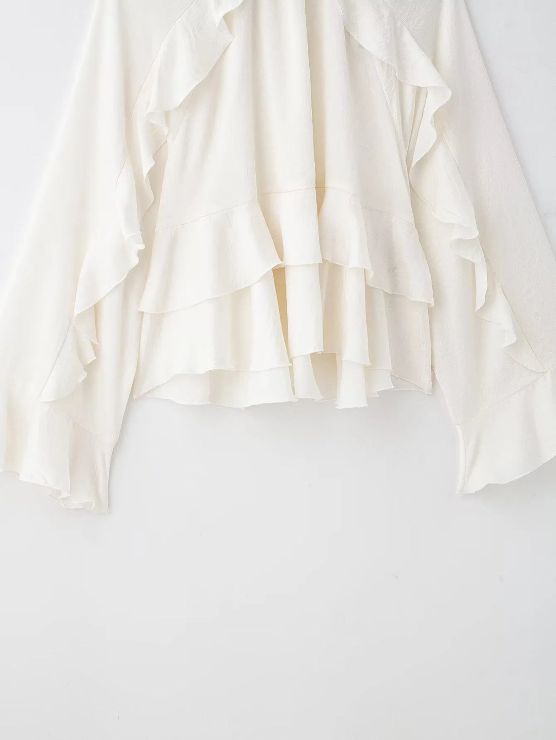 Blusa Romântica com Babados e Mangas Amplas