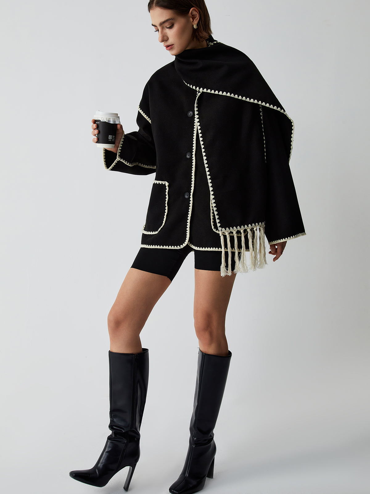 Jaqueta com Acabamento Contrastante e Cachecol